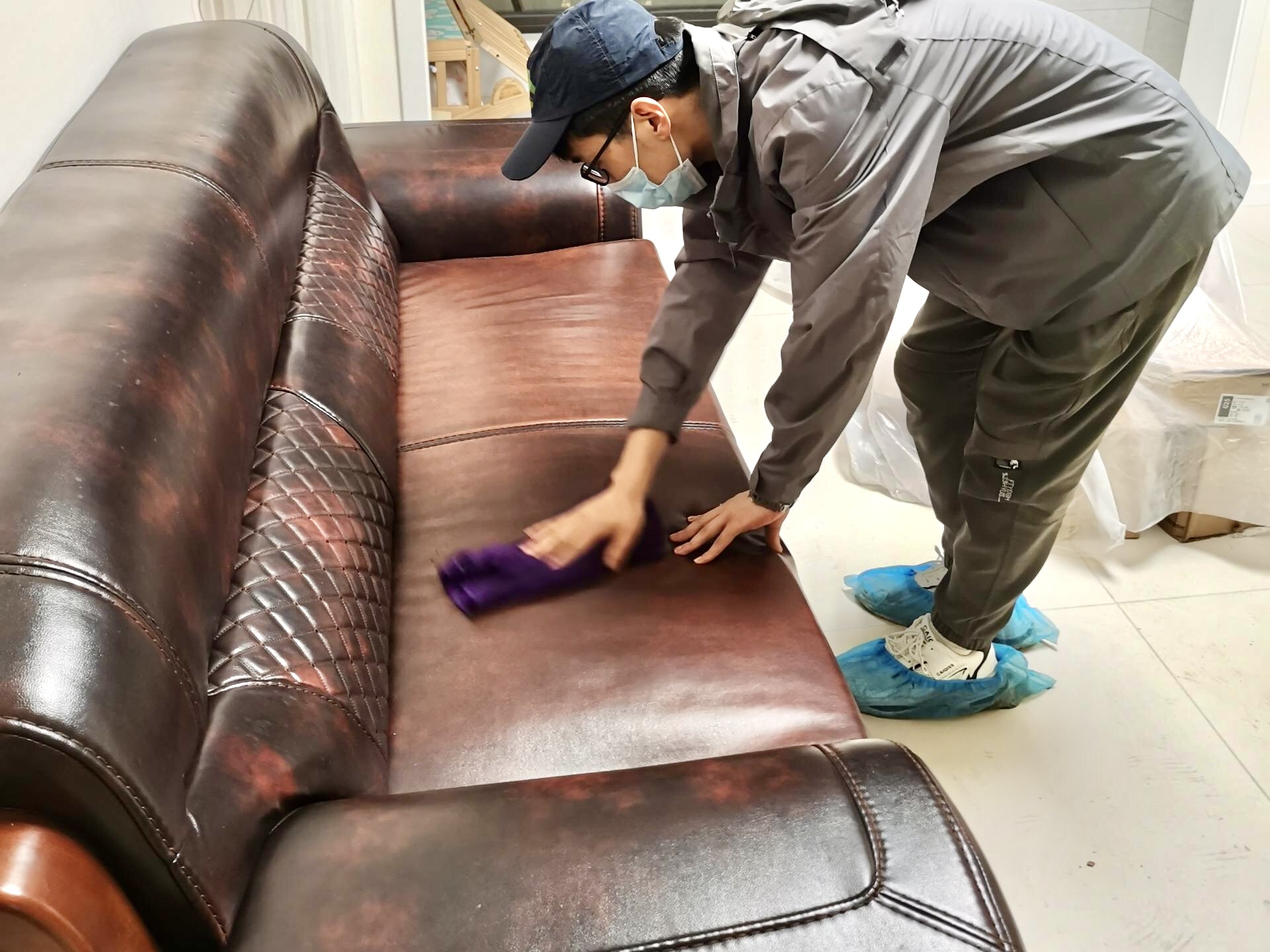 沙发味道很大，应该怎么处理？